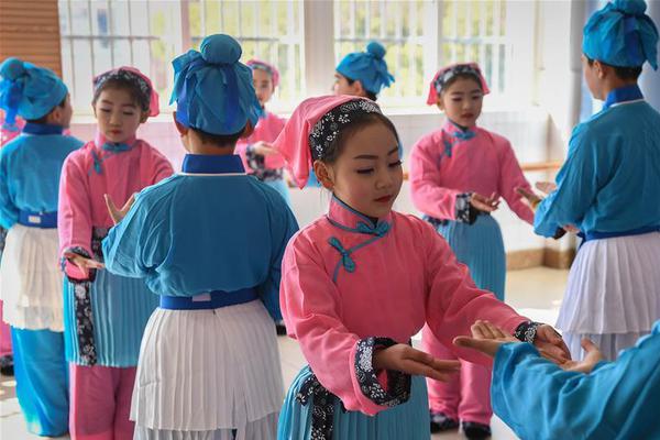 【歐洲尺碼日本尺碼專線韓國】國產(chǎn)巨子競逐“AI+”新賽道 海爾、美的、海信等品牌接入DeepSeek 從智能交互到工業(yè)制作完成晉級