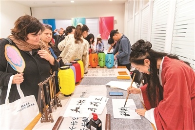 中國(guó)男足抵達(dá)巴林 備戰(zhàn)世界預(yù)賽前18名