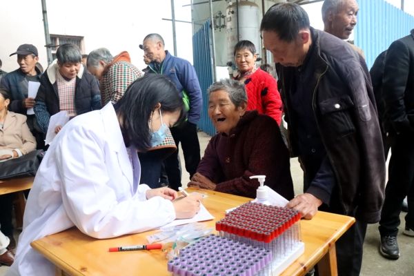 歲末經(jīng)濟(jì)微觀察丨自主調(diào)改、尋求增量——重慶傳統(tǒng)商超轉(zhuǎn)型升級(jí)一線觀察