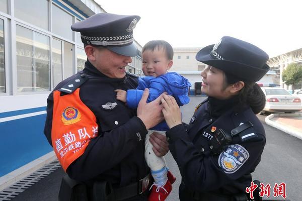 怎么讓三色燈默認(rèn)白光
