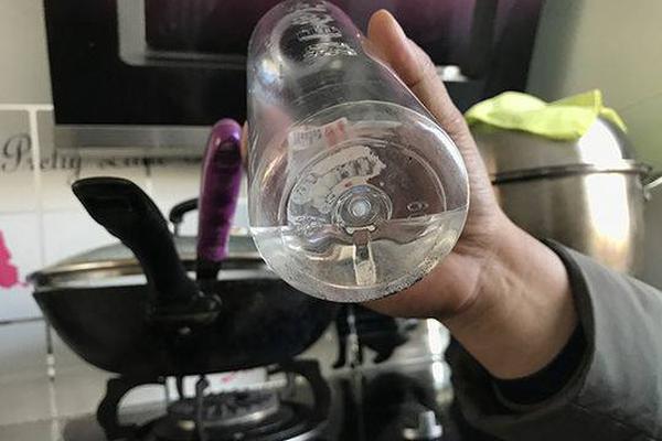 【吃瓜是什么意思?】工業(yè)硅主力合約日內(nèi)漲幅擴(kuò)展至4%，現(xiàn)報(bào)11030元/噸
