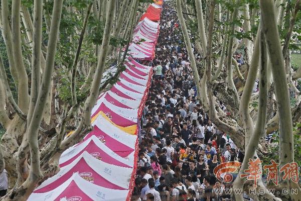 【吃瓜網(wǎng)】春運(yùn)40天全社會(huì)跨區(qū)域人員流動(dòng)量總數(shù)估計(jì)達(dá)90.25億人次